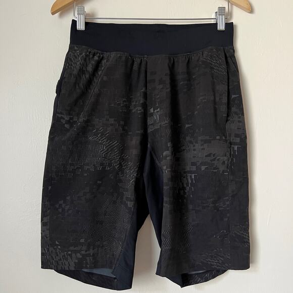 Lululemon Men’s Drawstring Shorts in Geometric Print M - Picture 1 of 8